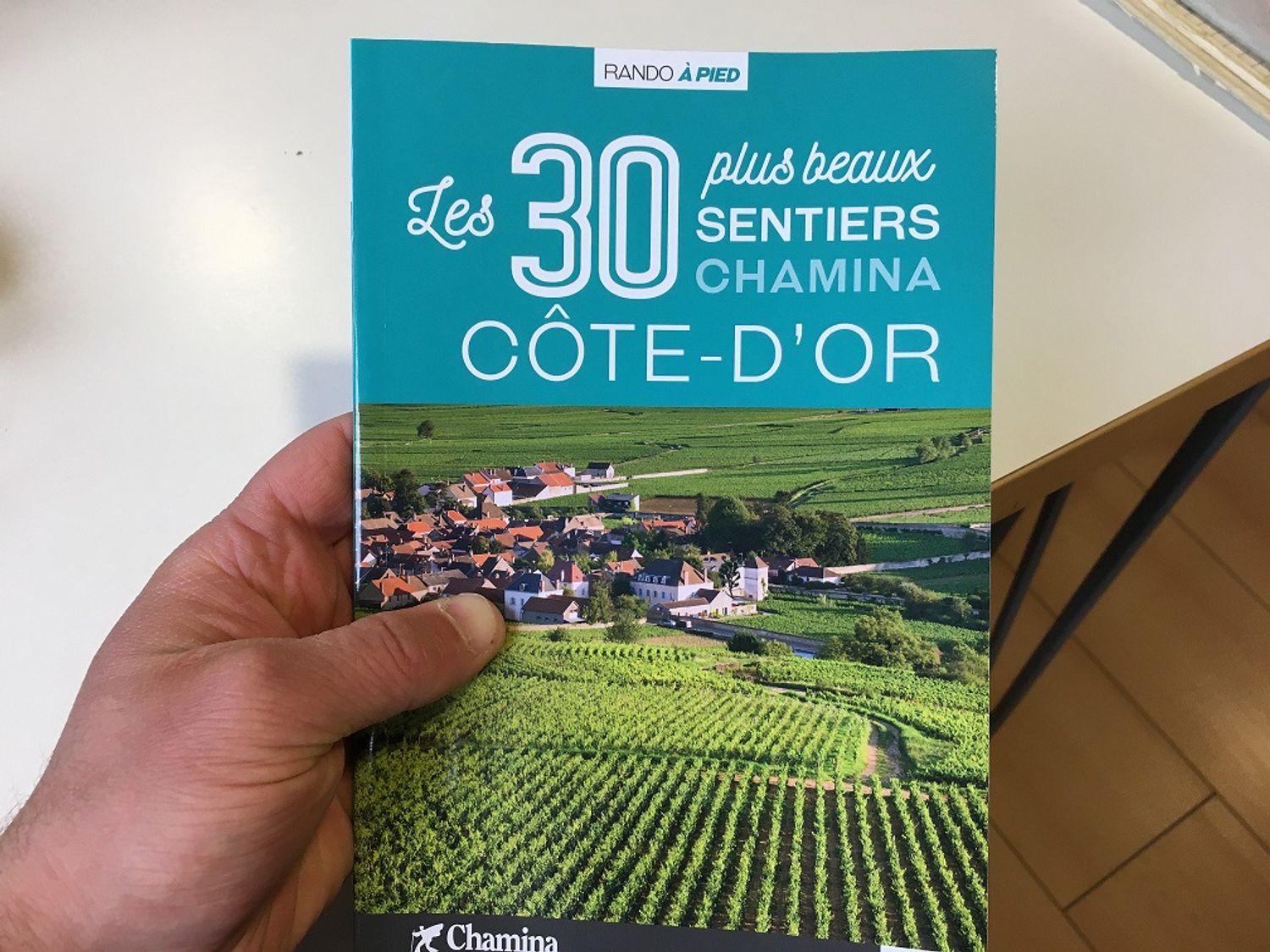 Un livre sur les plus beaux sentiers de Côte d’Or